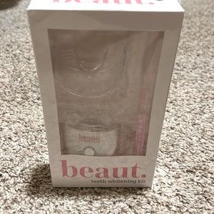 The original glam smiling kit- beaut teeth whitening kit.